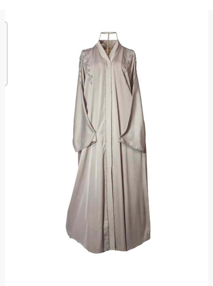 Nuha abaya