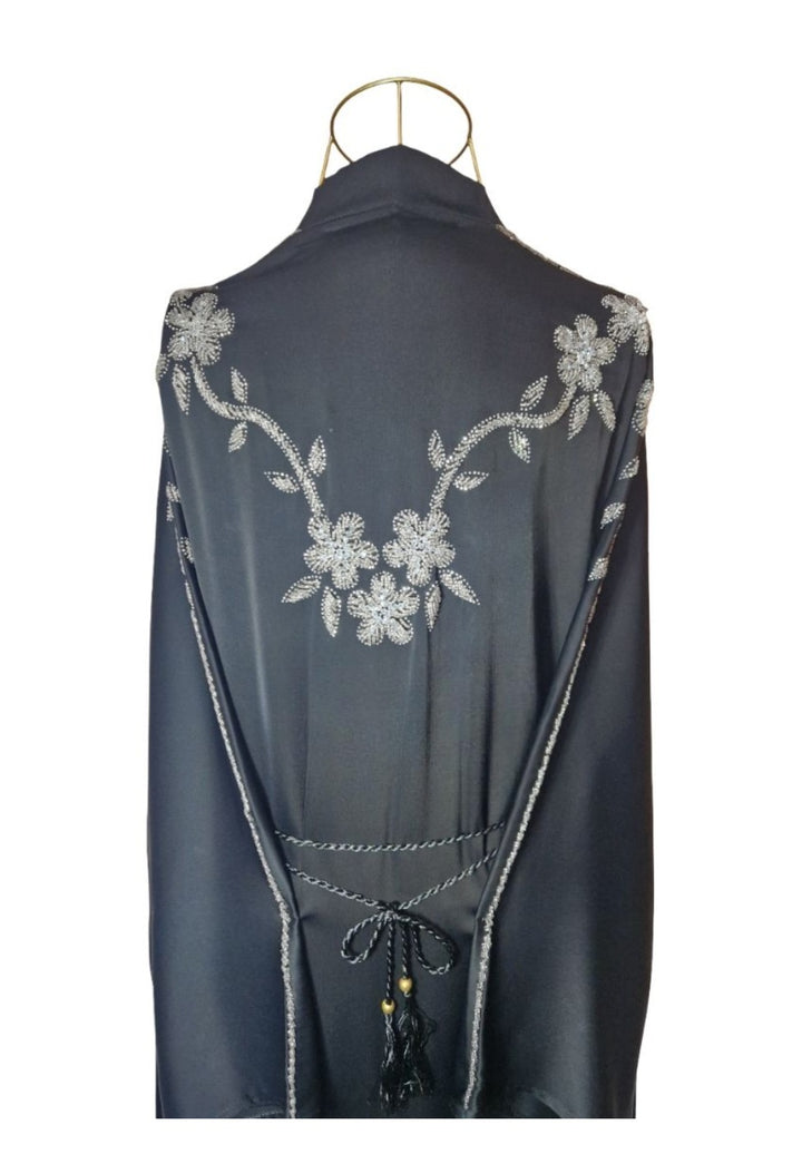 Nuha abaya