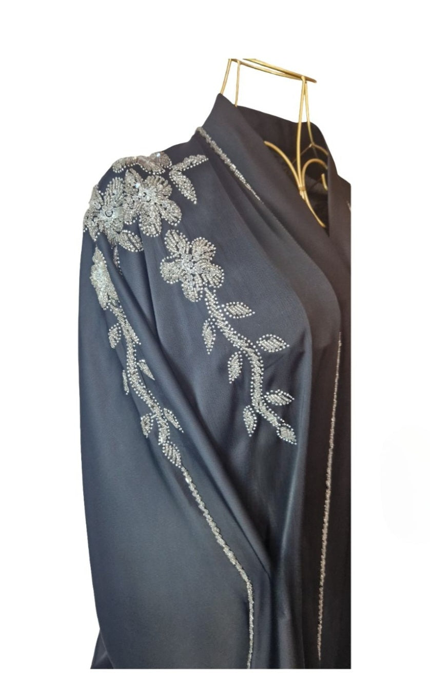 Nuha abaya