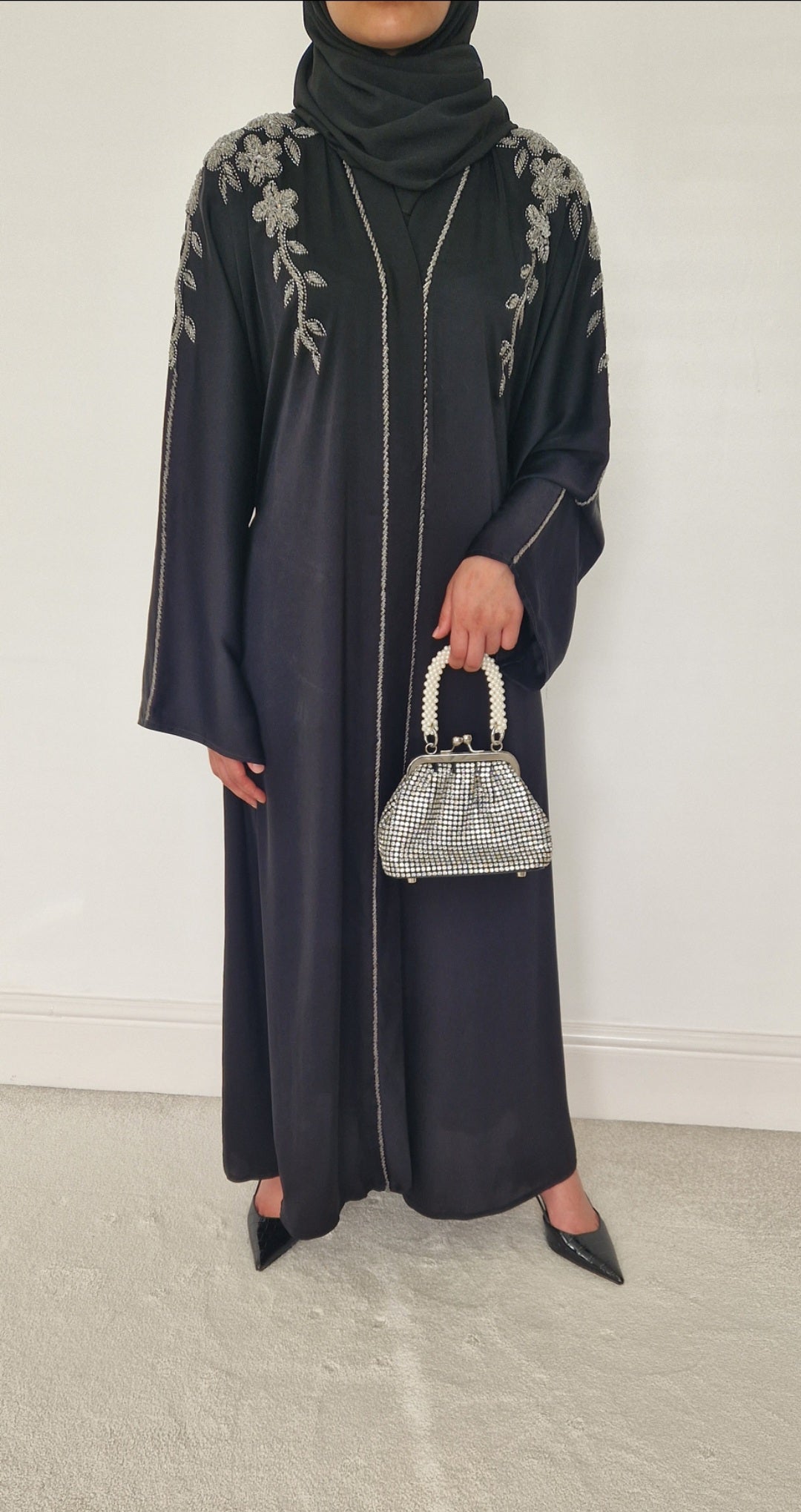 Nuha abaya
