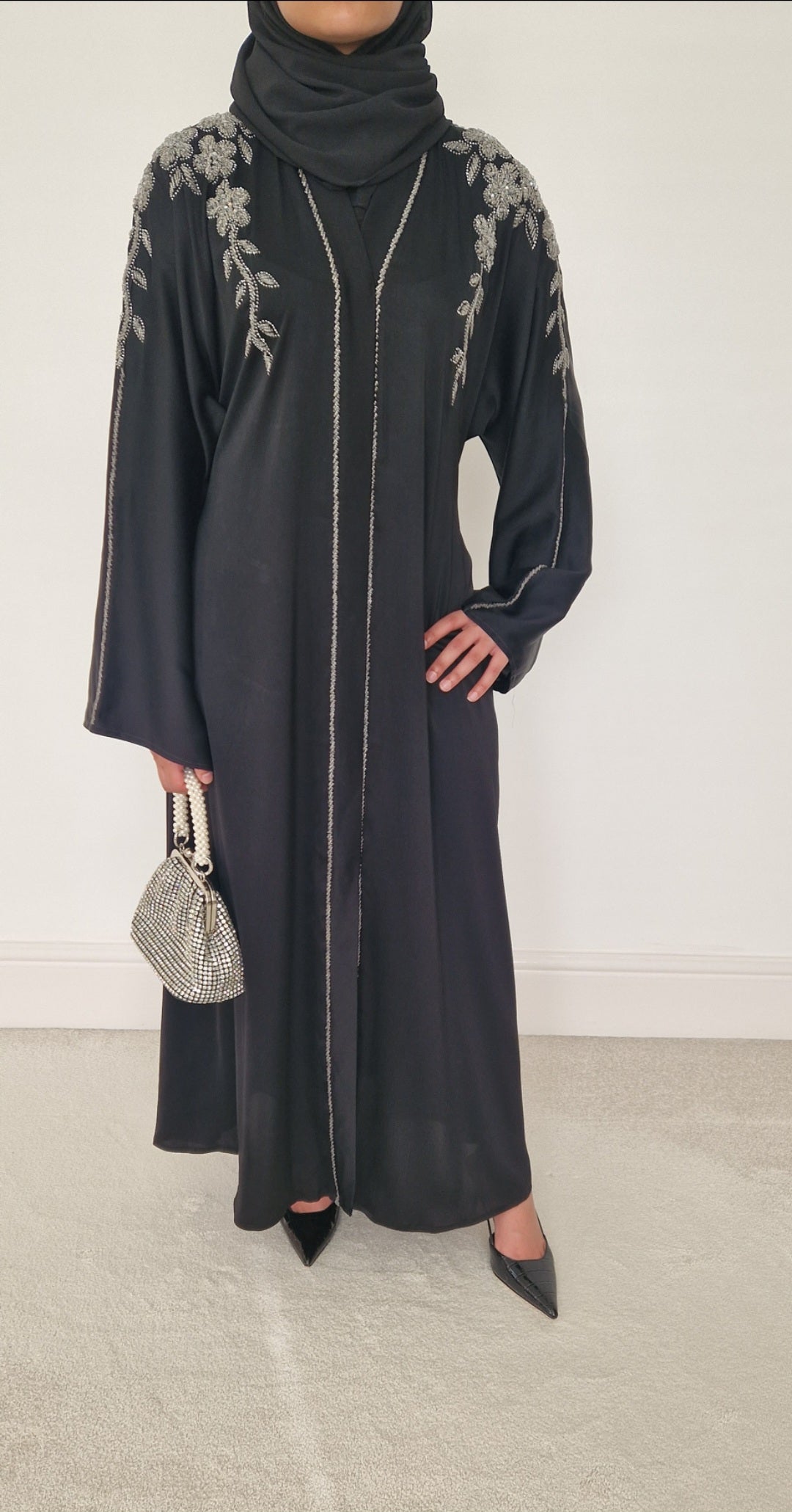 Nuha abaya