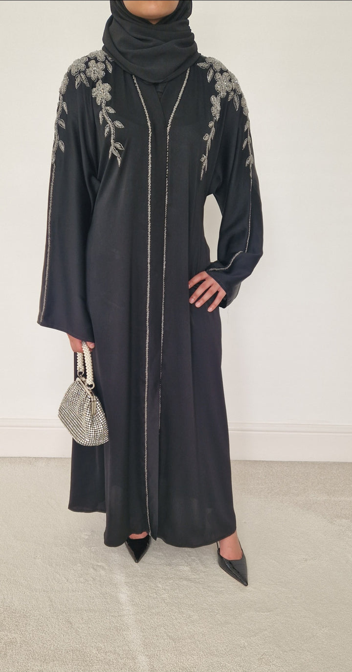 Nuha abaya
