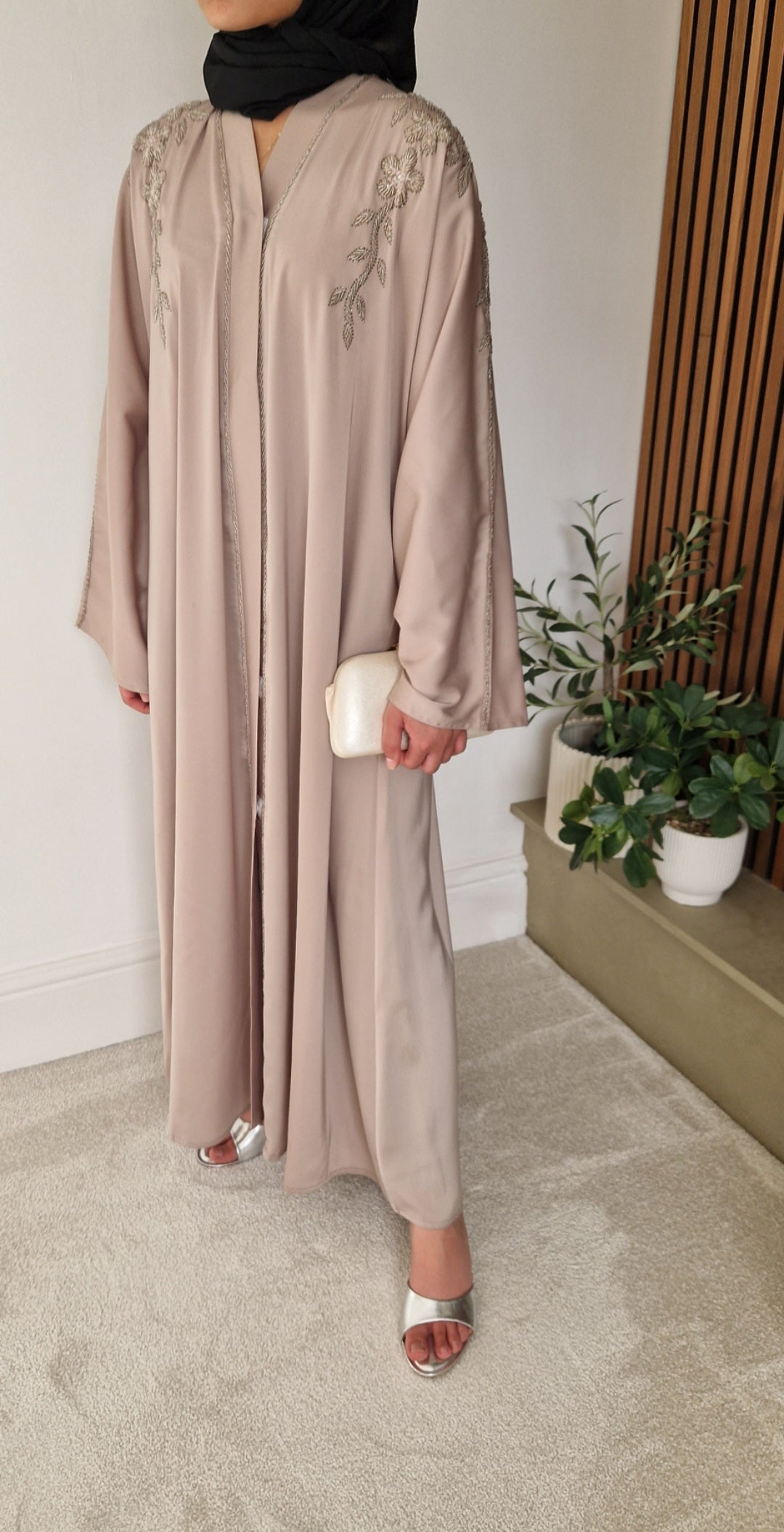 Nuha abaya